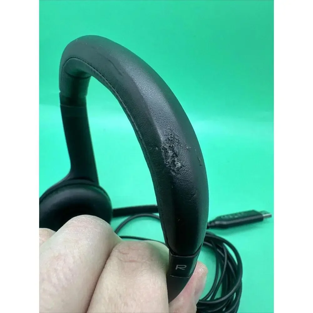 Nice Logitech Headset with Microphone & Gaming Wired With USB
